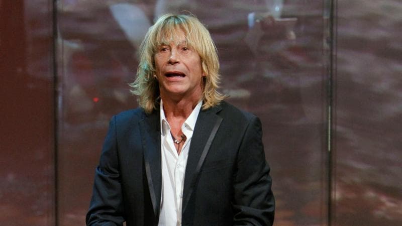 Enzo Paolo Turchi: “Sono figlio del dopoguerra, cresciuto grazie a una prostituta. La danza mi ha salvato, Carmen Russo mi ha cambiato la vita”
