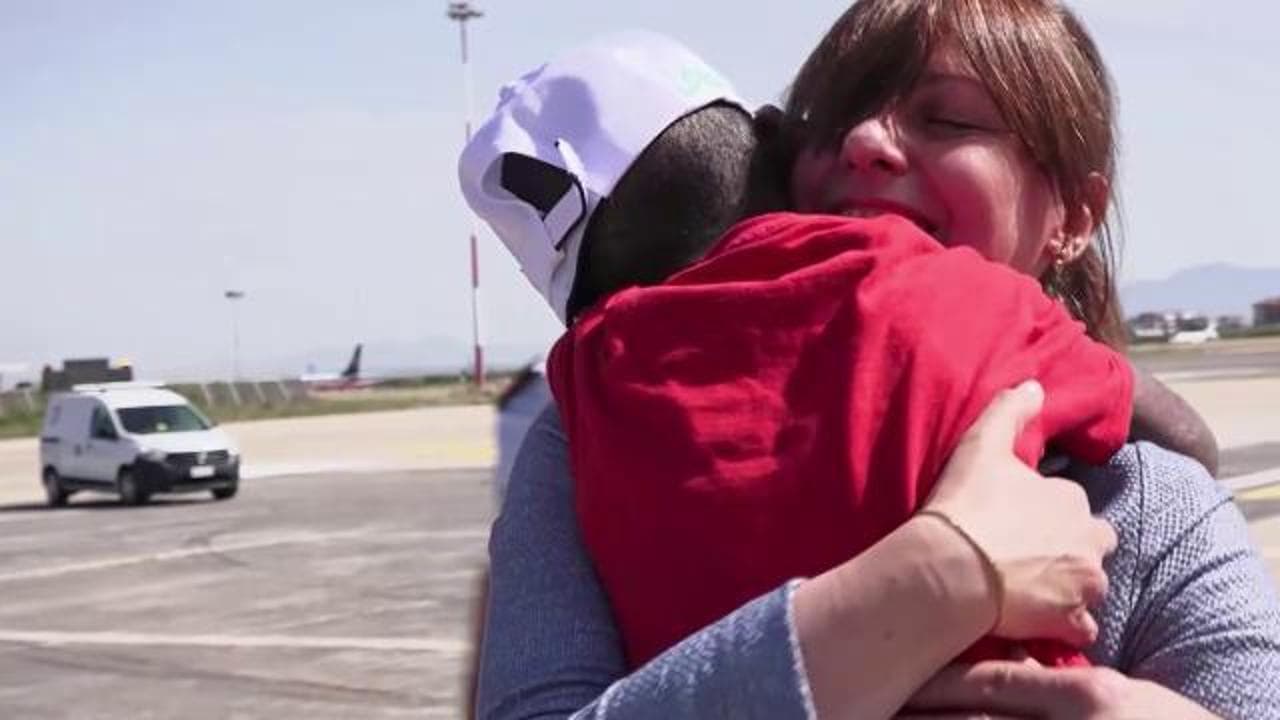 Ciampino, atterrato l'aereo con i bimbi di Haiti adottati da famiglie italiane