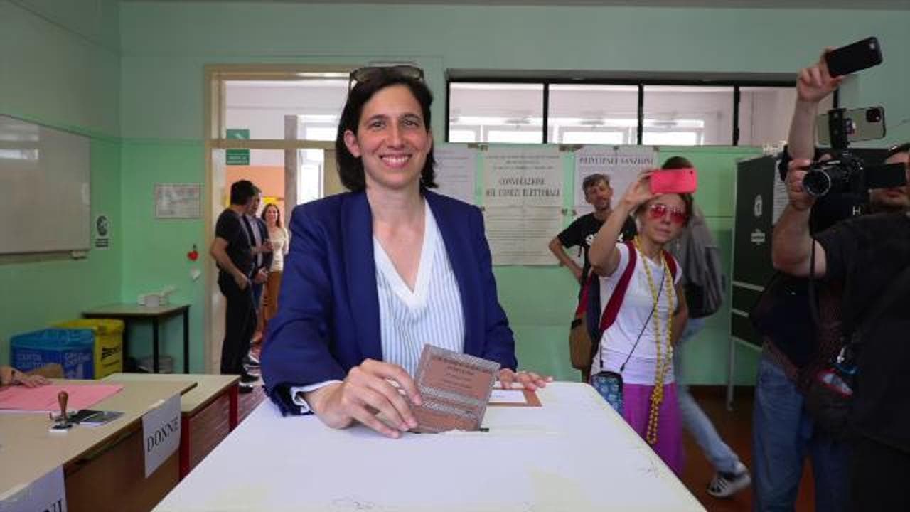 Europee: Elly Schlein al voto all'apertura del seggio a Bologna