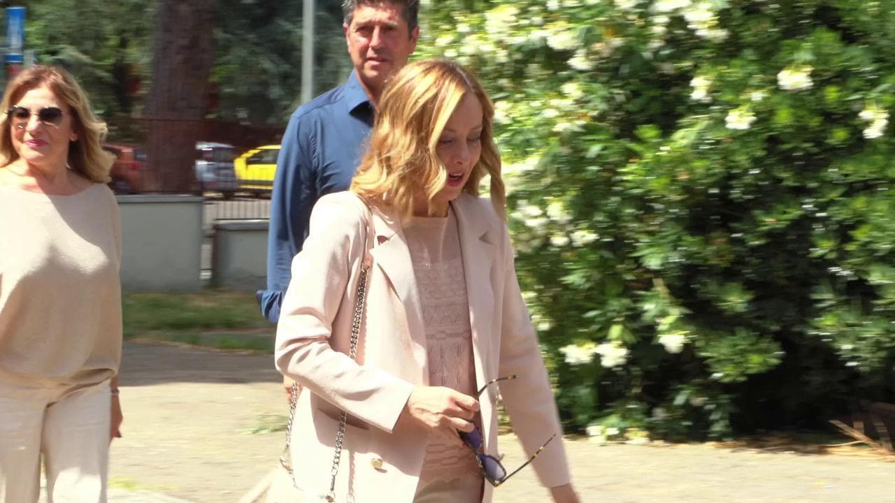 Europee, Giorgia Meloni vota al seggio di Roma