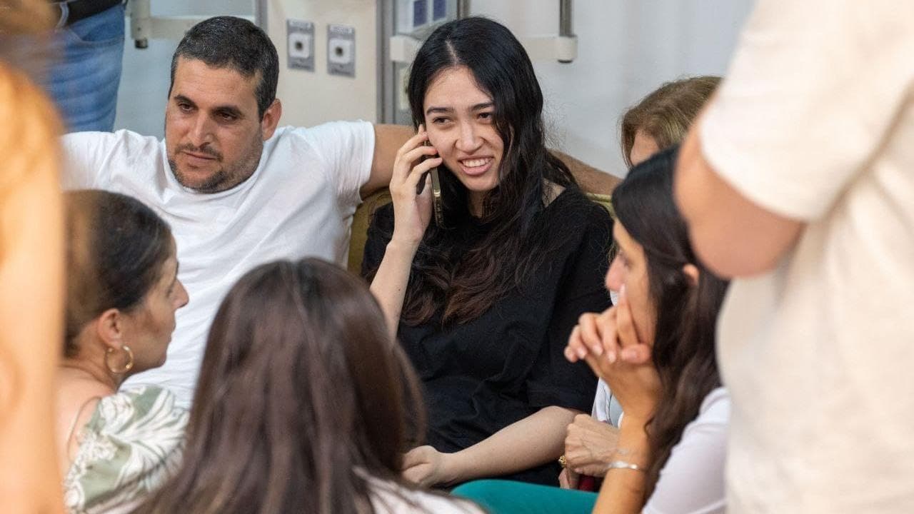 Noa Argamani parla al telefono con il presidente israeliano Herzog dopo la liberazione