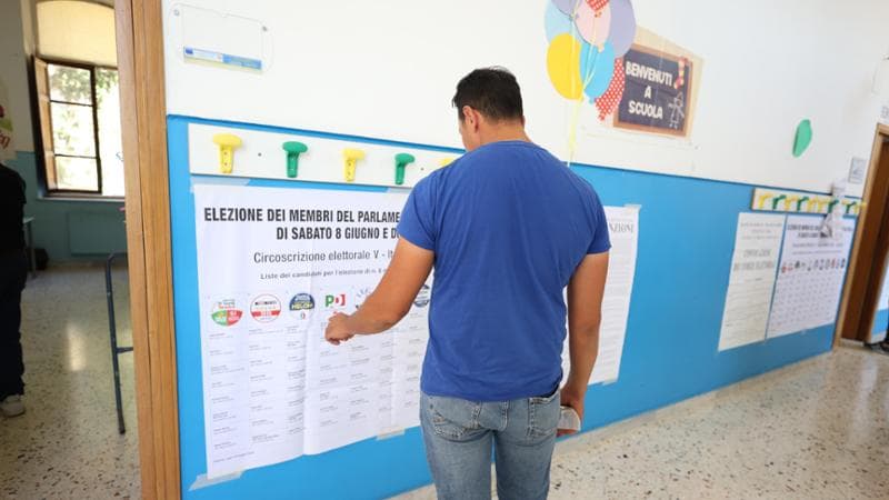 Europee, il derby dei leader. Bassa l’affluenza e Salvini viola il silenzio elettorale
