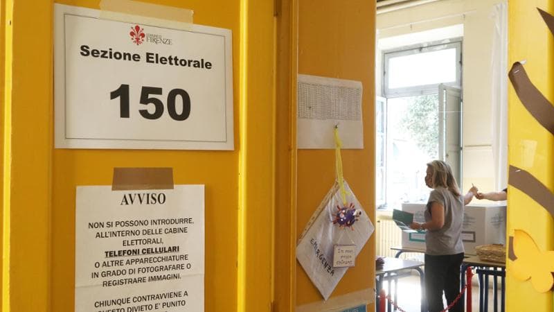 SEGGI ELETTORALI PER REFERENDUM
SCUOLA VILLANI IN VIALE GIANNOTTI

Enrico Ramerini/ Cge fotogiornalismo