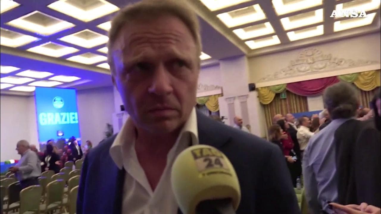 Lollobrigida infastidito dalla domanda sul caso Signorelli: "Perché cerchi lavoro?"