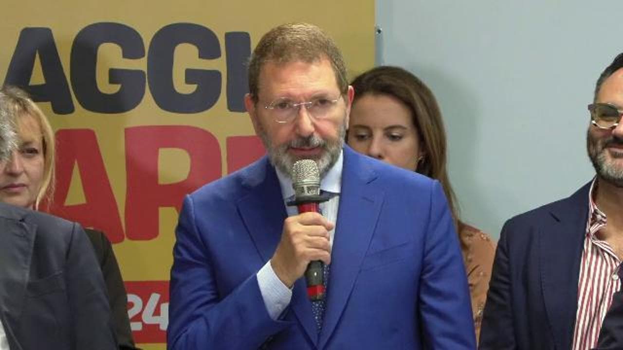 Ignazio Marino sarcastico su Renzi: "Starà festeggiando, per le norme Ue non potrebbe fare il conferenziere"