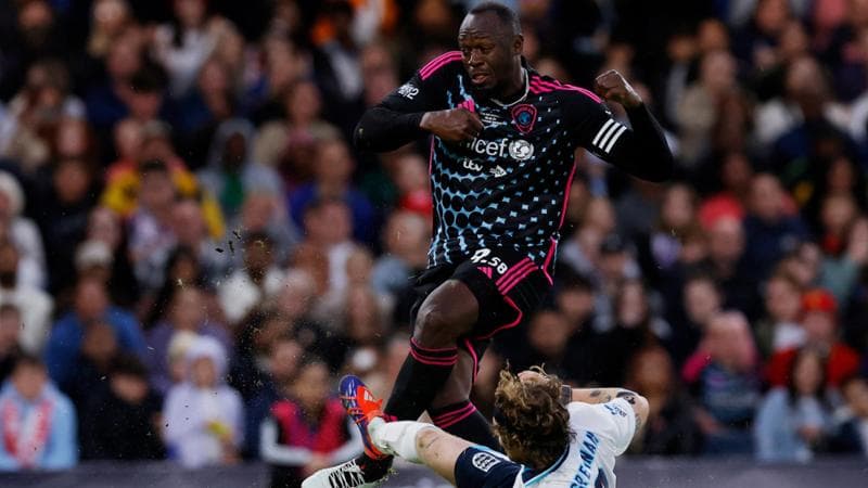 Bolt durante la partita di beneficenza a Stamford Bridge
