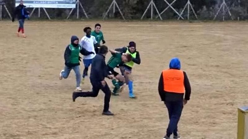 Arbitro aggredito a Palermo