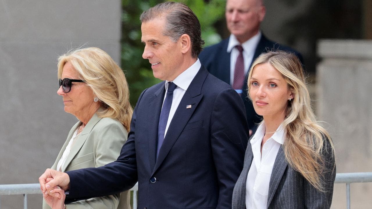 Hunter Biden colpevole: il  momento in cui lascia la corte insieme alla moglie Melissa Cohen. Col lui anche la First Lady Jill