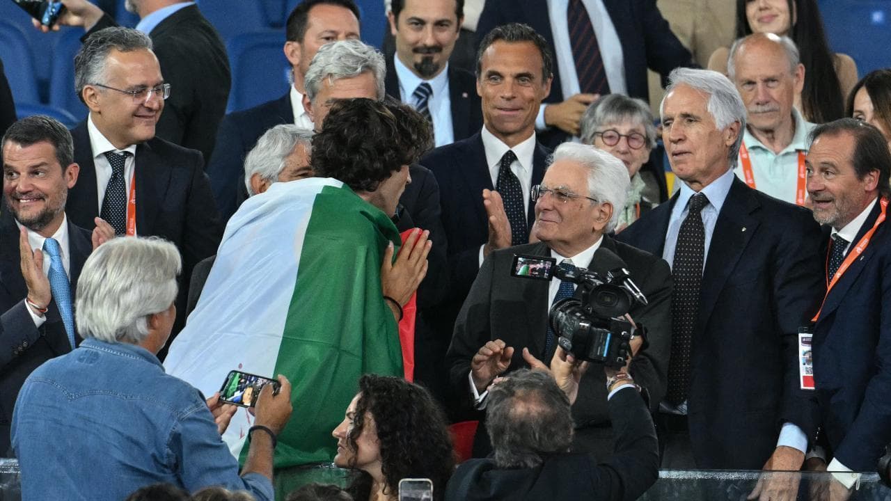 Tamberi vince l'oro europeo, poi corre in tribuna ad abbracciare il presidente Mattarella