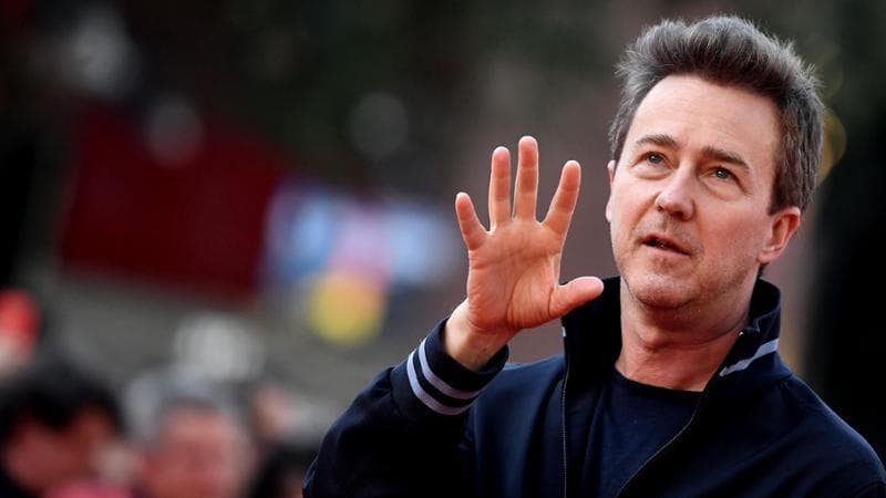 Edward Norton: “De Niro mi ha insegnato la disciplina, Brando la leggerezza. Ma solo in teatro ho capito che cos’è un personaggio”