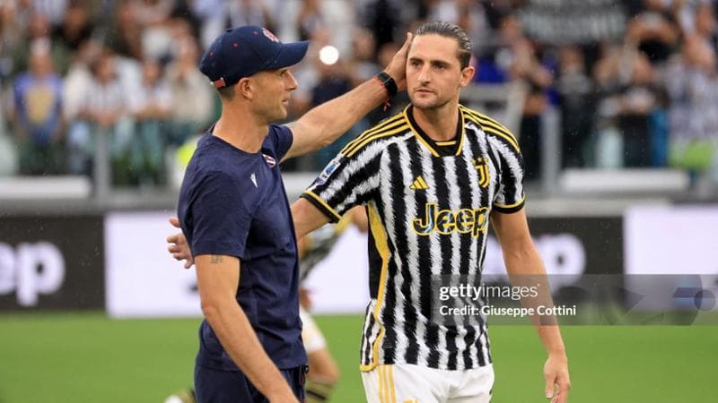 TURIN, ITALY - AUGUST 27: Thiago Motta (L) Head coach of Bologna FC and Adrien Rabiot (R) looks on during the Serie A TIM match between Juventus and Bologna FC at  on August 27, 2023 in Turin, Italy. (Photo by Giuseppe Cottini/Getty Images)