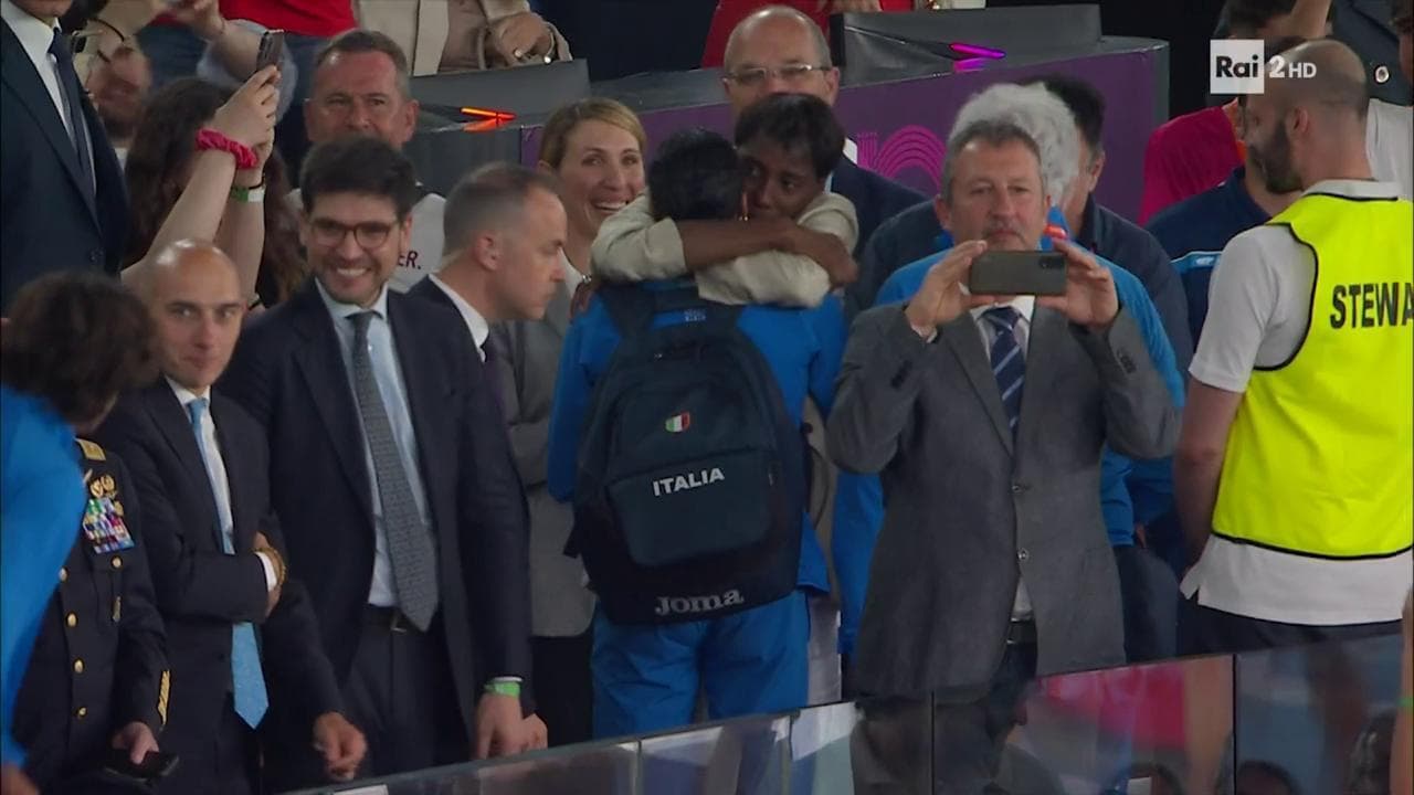 Atletica, Europei: l'argento di Larissa Iapichino e il commovente abbraccio con la madre Fiona May