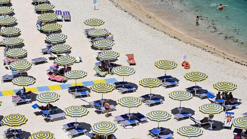 Mappatura delle spiagge e stop al Redditometro, la maggioranza tenta il blitz al Senato. Ma il Quirinale frena