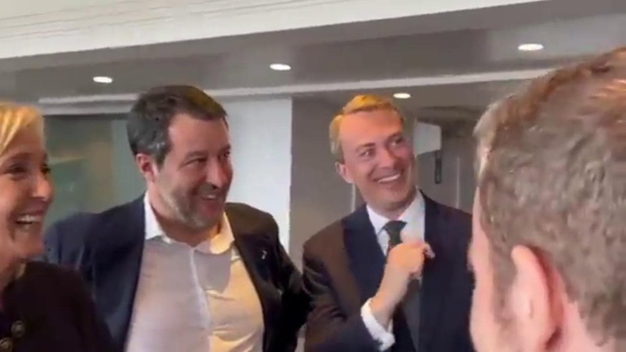 Quando alla riunione dei sovranisti a Bruxelles Wilders, Le Pen e Salvini ironizzavano su Macron: "Un buon nemico, ci mancherà"
