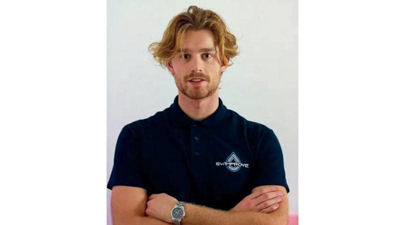 Marco Rossi (26 anni) cofondatore della scuola di nuoto online Swimprove con Mattia Torrioni