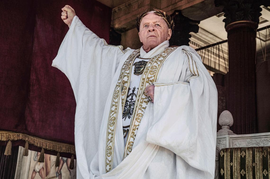'Those about to die', le immagini della serie Prime Video: l'imperatore Anthony Hopkins tra gli splendori e le violenze dell'Impero romano