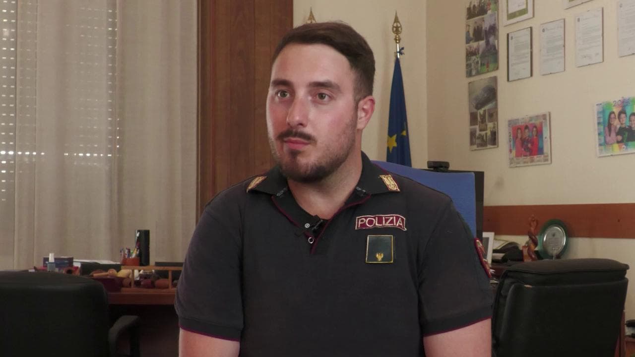 Il poliziotto che ha salvato la sua ex prof del liceo: "Mi ha riconosciuto e l'ho fatta parlare della scuola fino all'arrivo dei soccorsi"
