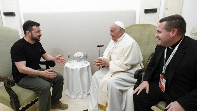 G7, la passione del Papa per la diplomazia: Bergoglio fa la pace con Biden e Zelensky