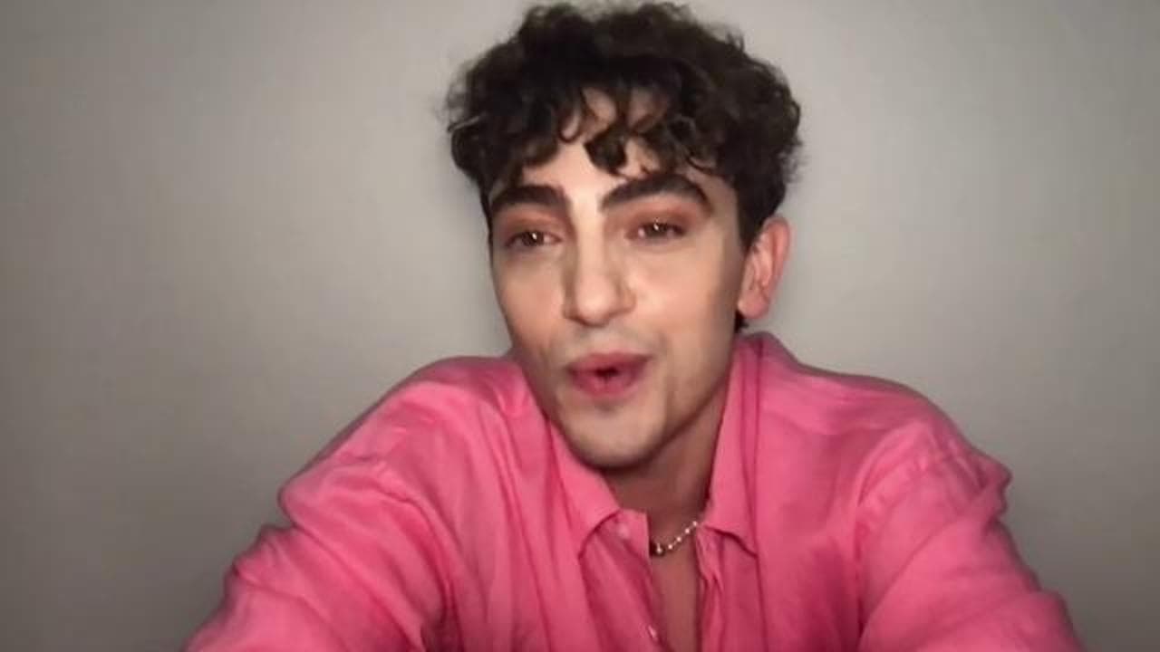 Michele Bravi: "Canto storie d'amore tra uomini, la magia è che si rispecchiano tutti"