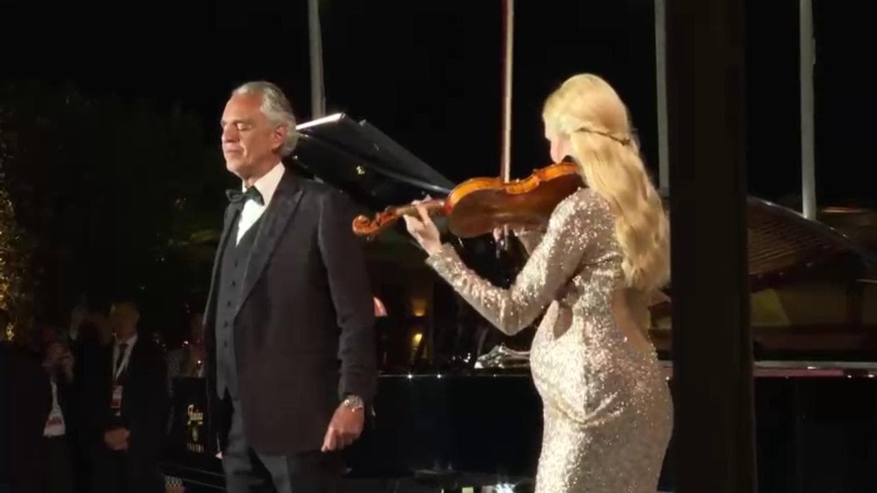 Al G7 Bocelli canta "Nessun dorma", applausi dai leader. E Biden chiude gli occhi