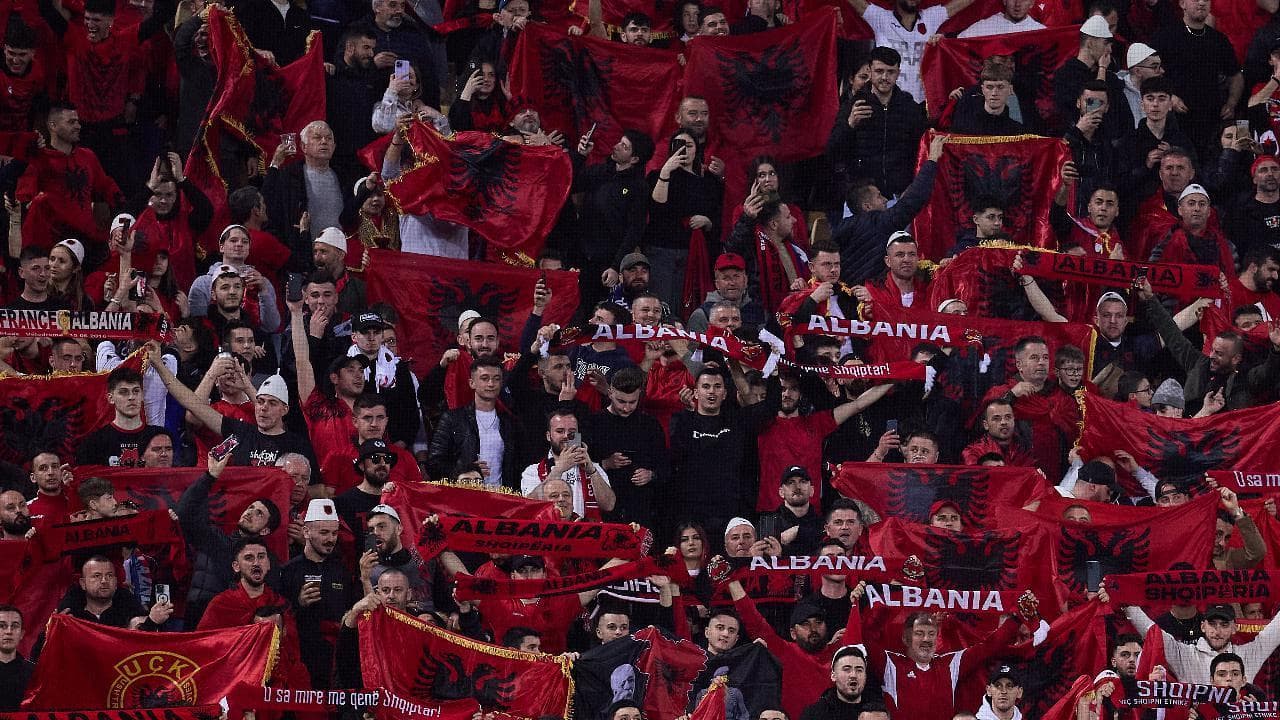 Euro 2024, tifosi albanesi in corteo a Dortmund: saranno 40mila allo stadio per la gara con l'Italia