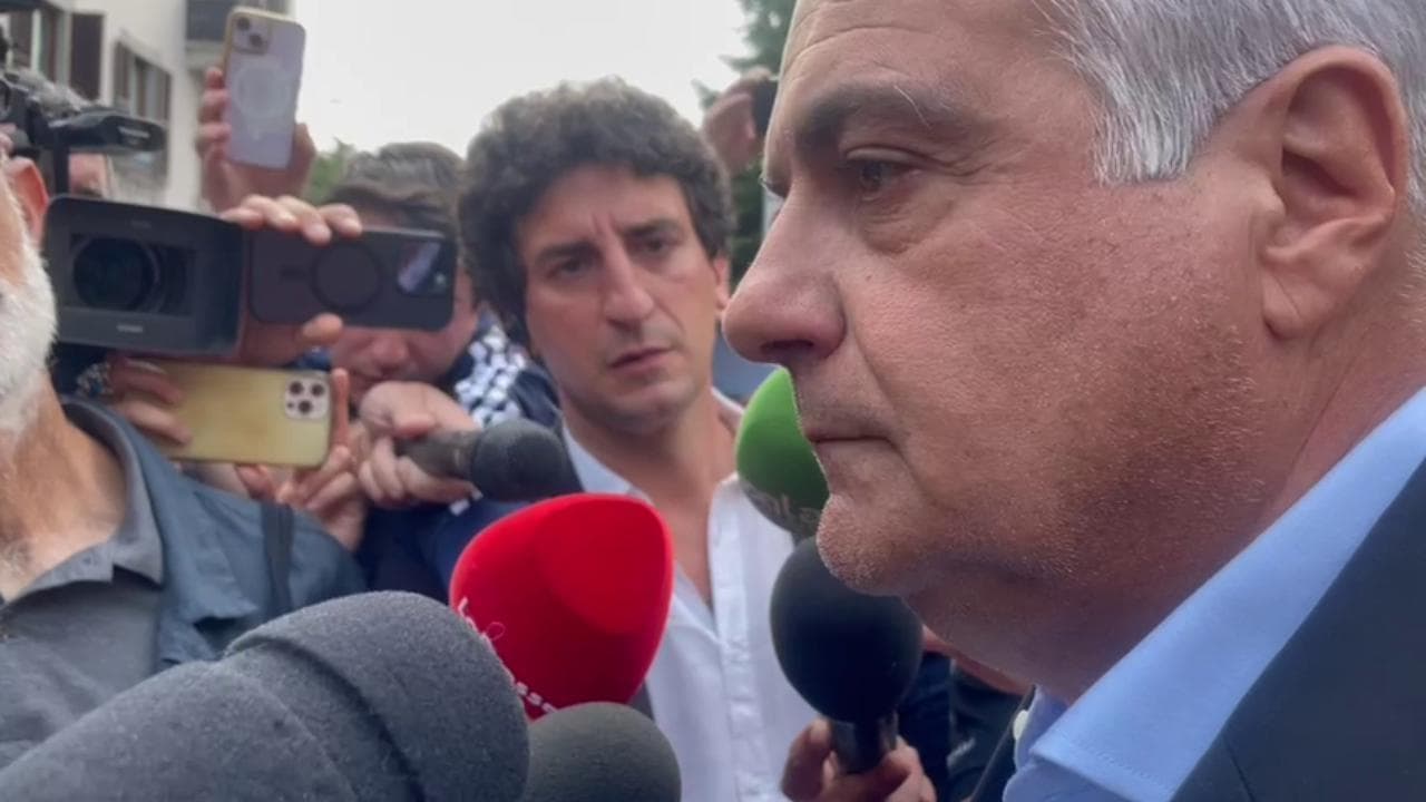 Ilaria Salis è arrivata a Monza. Il padre: "Ora deve riposare. Poi inizierà la sua battaglia"