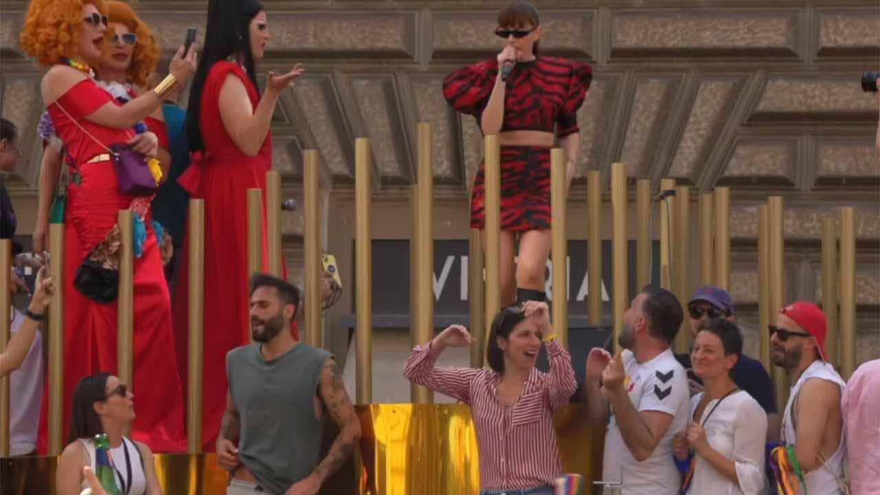 Roma Pride 2024, Schlein canta e balla "Apnea" con Zan sul carro di Annalisa