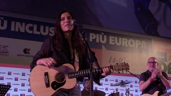 Paola Turci e la dedica ad Assante: "Questa è per te Ernesto"