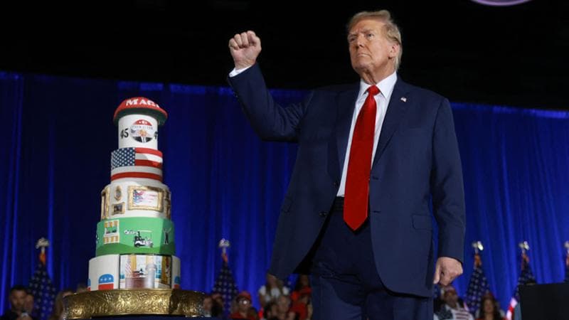 La torta "Maga" per il comizio a Palm Beach