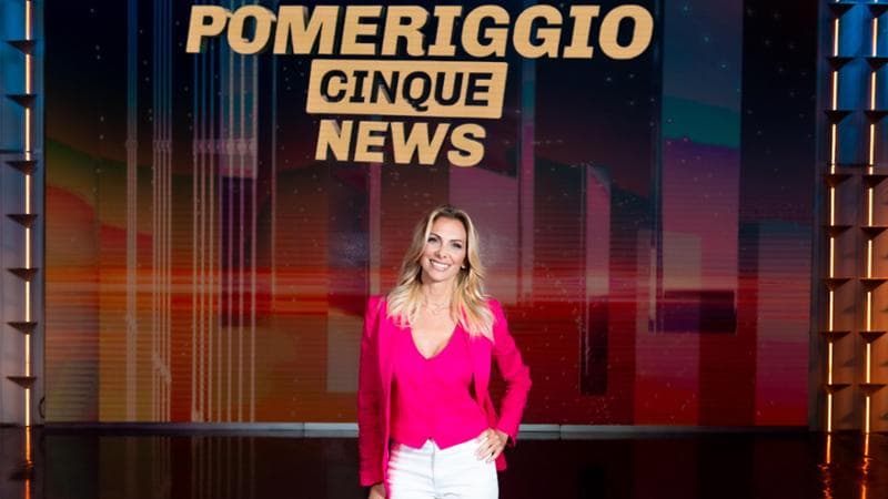 Simona Branchetti conduce ‘Pomeriggio cinque news’: attualità, cronaca e costume nel pomeriggio di Canale 5
