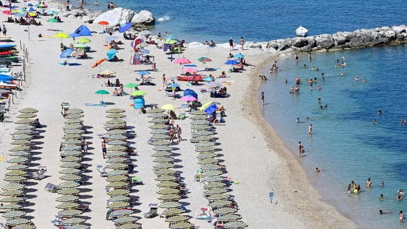 Balneari e addio al Redditometro, la maggioranza sfida il Quirinale