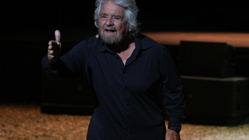 Beppe Grillo durante il suo spettacolo 'Io sono un altro' a Fiesole (Firenze)