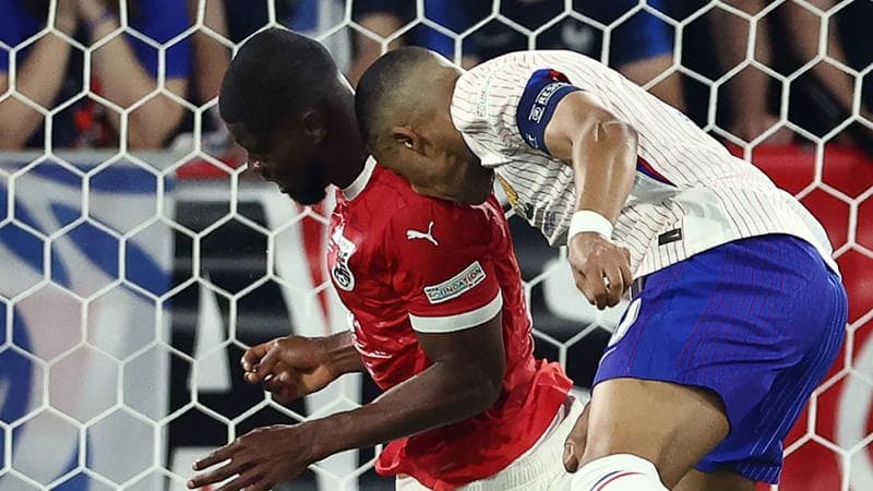Mbappé si è anche fatto male al setto nasale in un contrasto