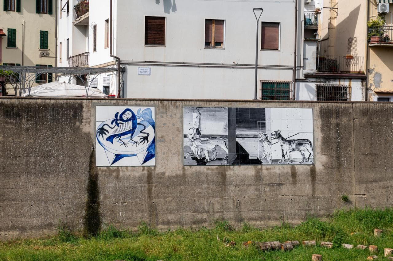 Montelupo Fiorentino, opere lungo Pesa: Anna Capolupo, Rapacissime, 2024 e Alessandro Scarabello, Opera Nigra, 2024, foto Mario Lensi