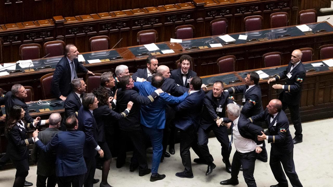 Un momento della rissa alla Camera del 12 giugno
