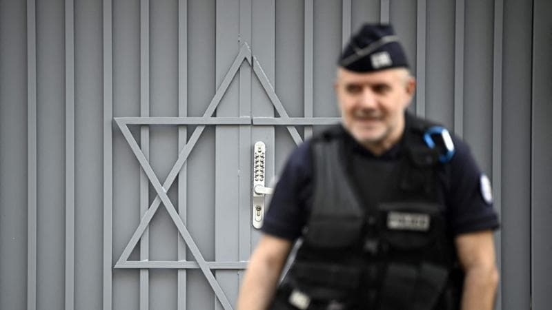 Parigi, dodicenne ebrea stuprata per antisemitismo