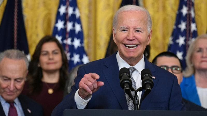Biden, segnale ai liberal sui migranti: “Cittadinanza agli irregolari sposati qui”