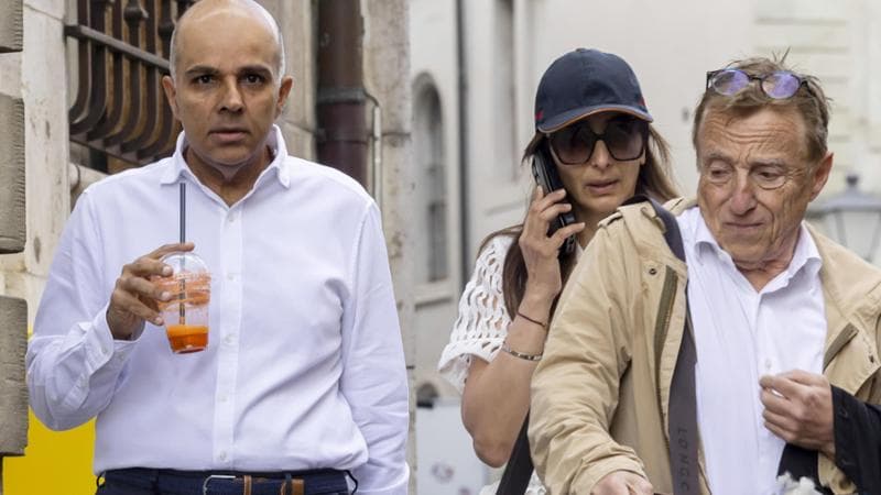 Ajay Hinduja, a sinistra, con la moglie Namrata in tribunale a Ginevra