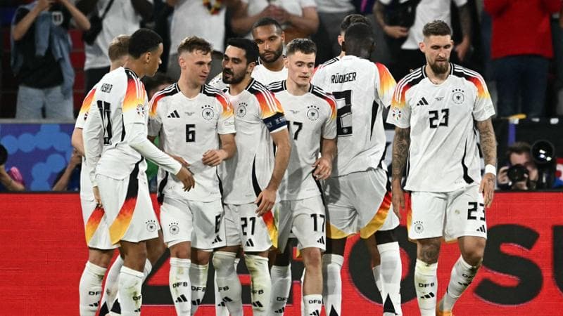 La Germania esulta dopo un gol alla Scozia