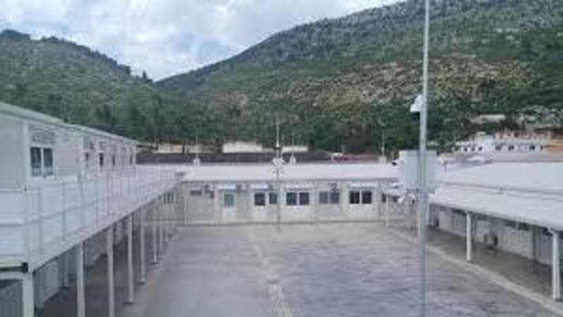 Migranti, Piantedosi modifica le norme sulla cauzione per la libertà. E l’operazione Albania ora può partire