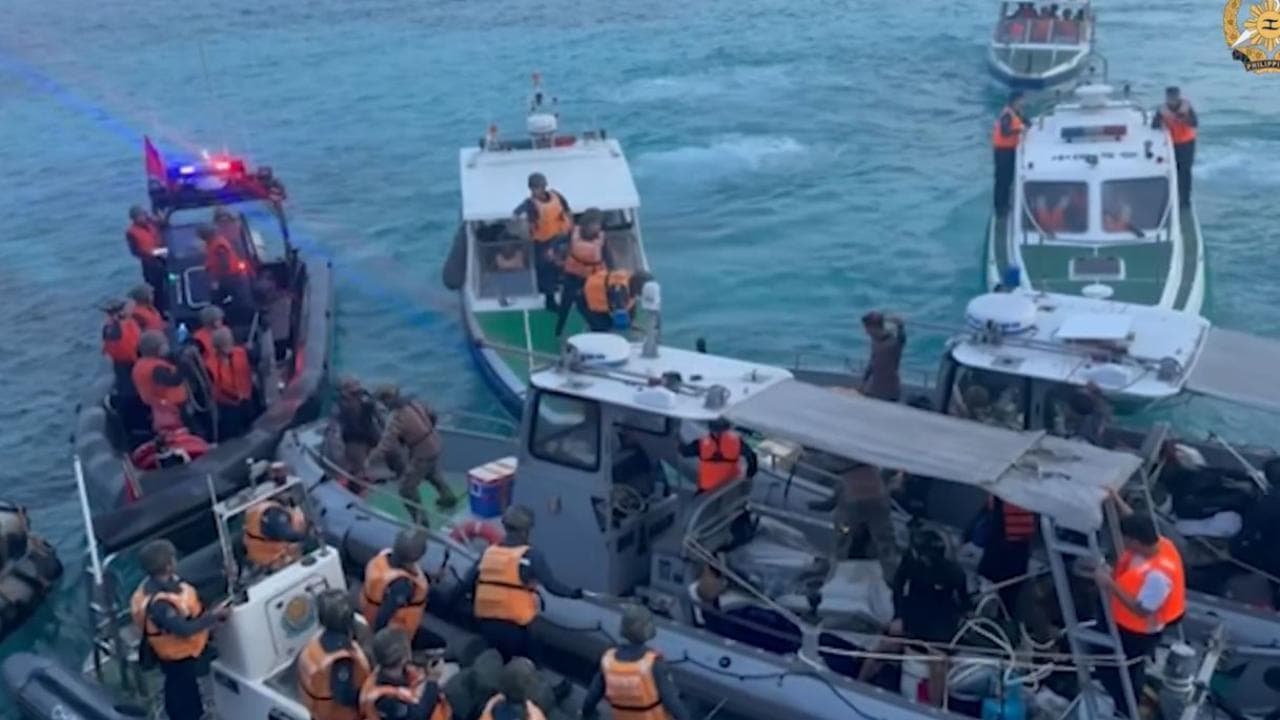 Filippine, l'arrembaggio all'arma bianca della guardia costiera cinese alle imbarcazioni dell'esercito di Manila