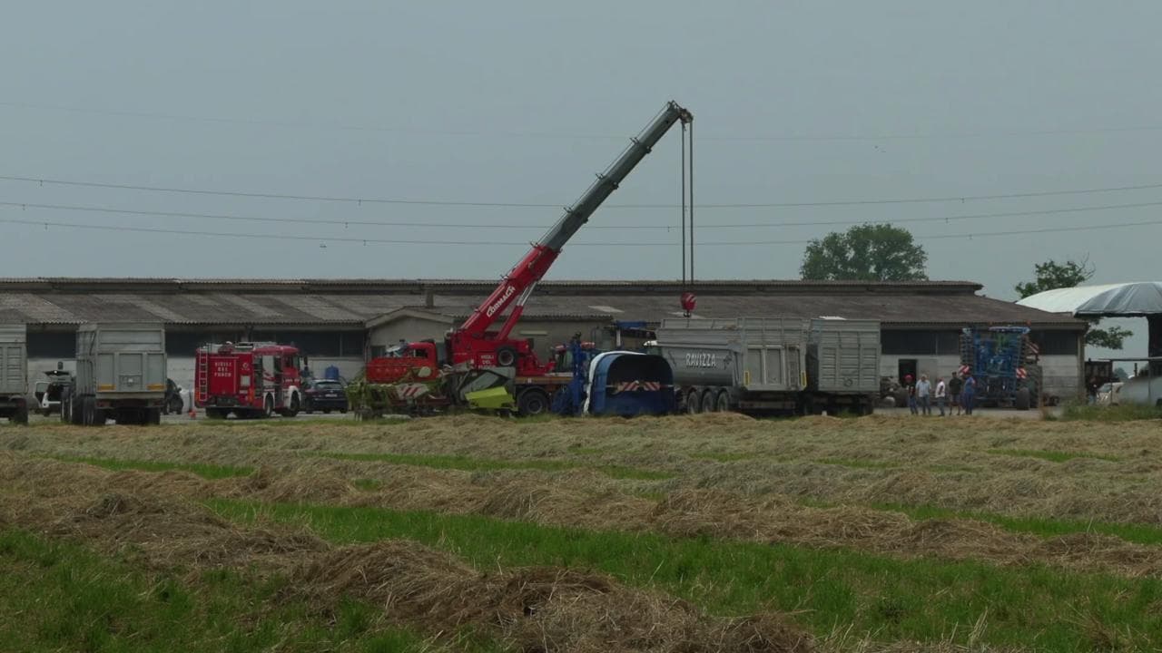 Brembio (Lodi), 18enne muore in un incidente in una azienda agricola: "Preparavano la macchina per la semina"