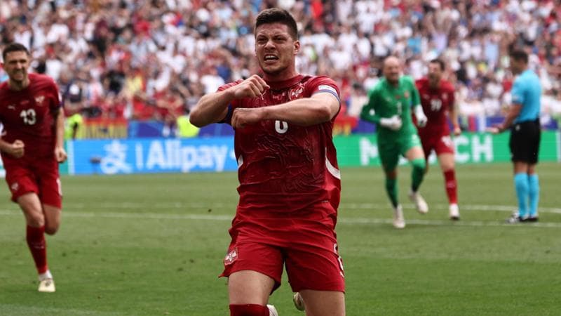 Jovic esulta dopo il gol