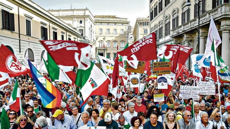 La manifestazione contro le riforme del premierato e dell'autonomia promossa dalle opposizioni in piazza Santi Apostoli a Roma, 18 giugno 2024 -&nbsp; ANSA/RICCARDO ANTIMIANI
