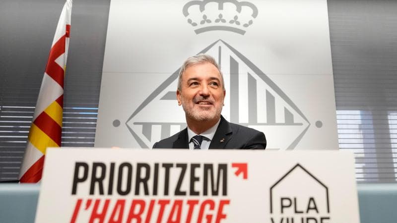 La mossa di Barcellona contro l’overtourism: “Entro il 2028 via a tutte le case vacanze, le restituiremo ai residenti”