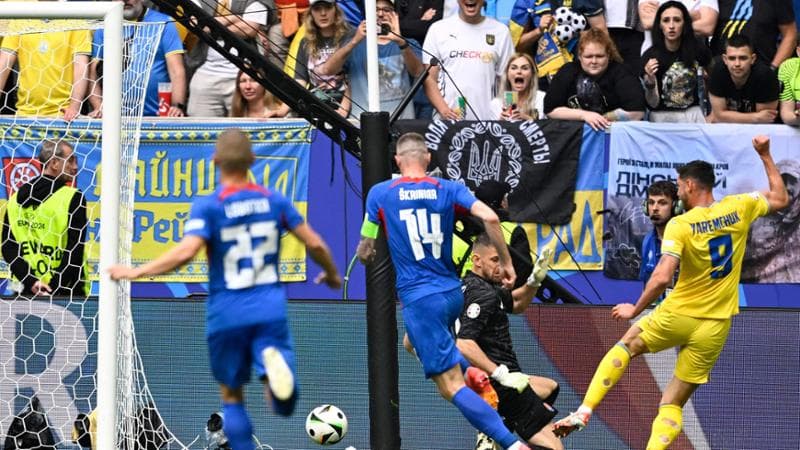 Yaremchuk&nbsp;segna la rete della vittoria dell'Ucraina