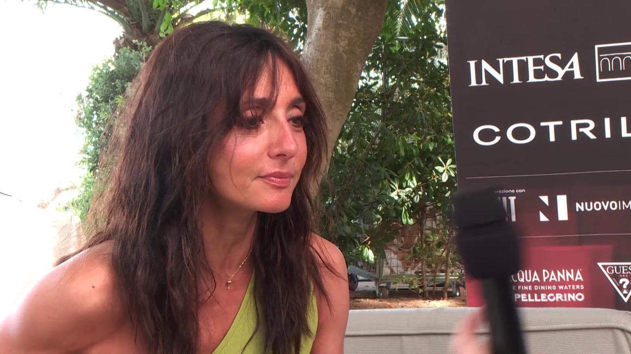 Ambra Angiolini: "Nella periferia in cui sono nata c'era già il senso della mia vita, la diversità, l'inclusione e le persone che volevano stringersi"