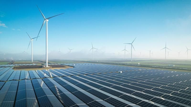 Rinnovabili da record: coprono il 52% del fabbisogno elettrico. Gas in calo e carbone “azzerato”