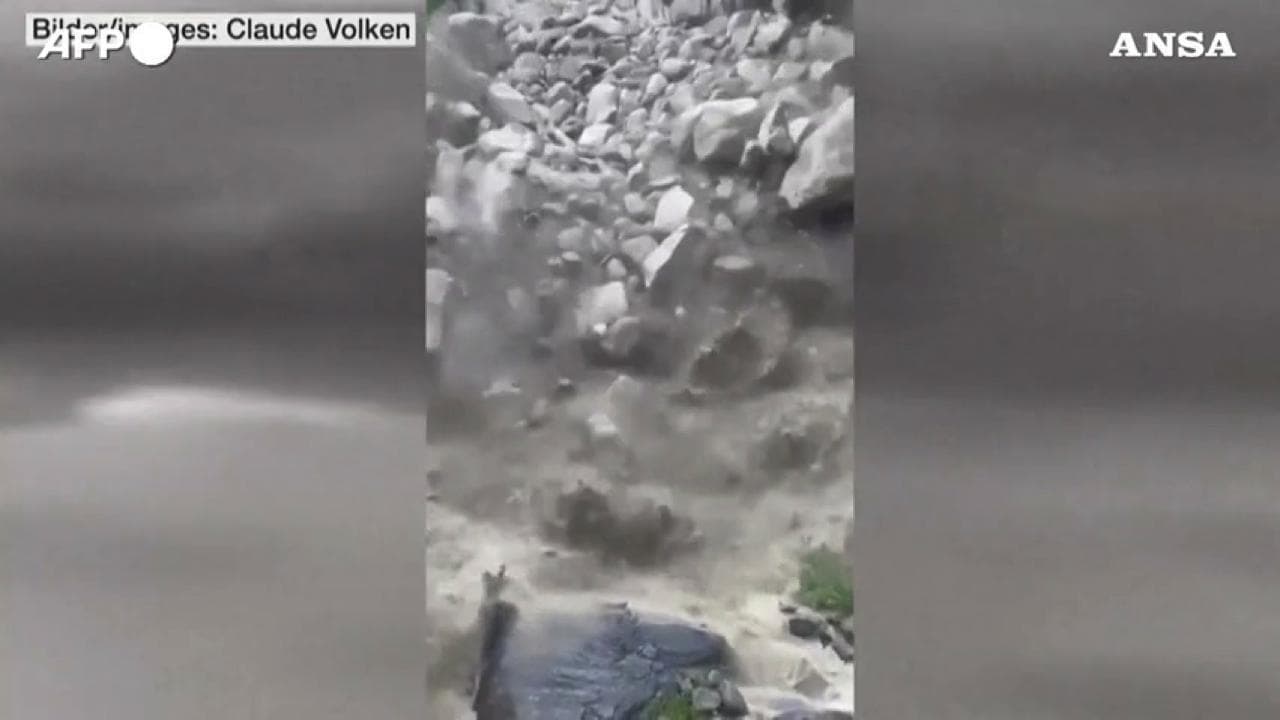 Svizzera, maltempo nel cantone del Vallese: frane e inondazioni dopo le forti piogge