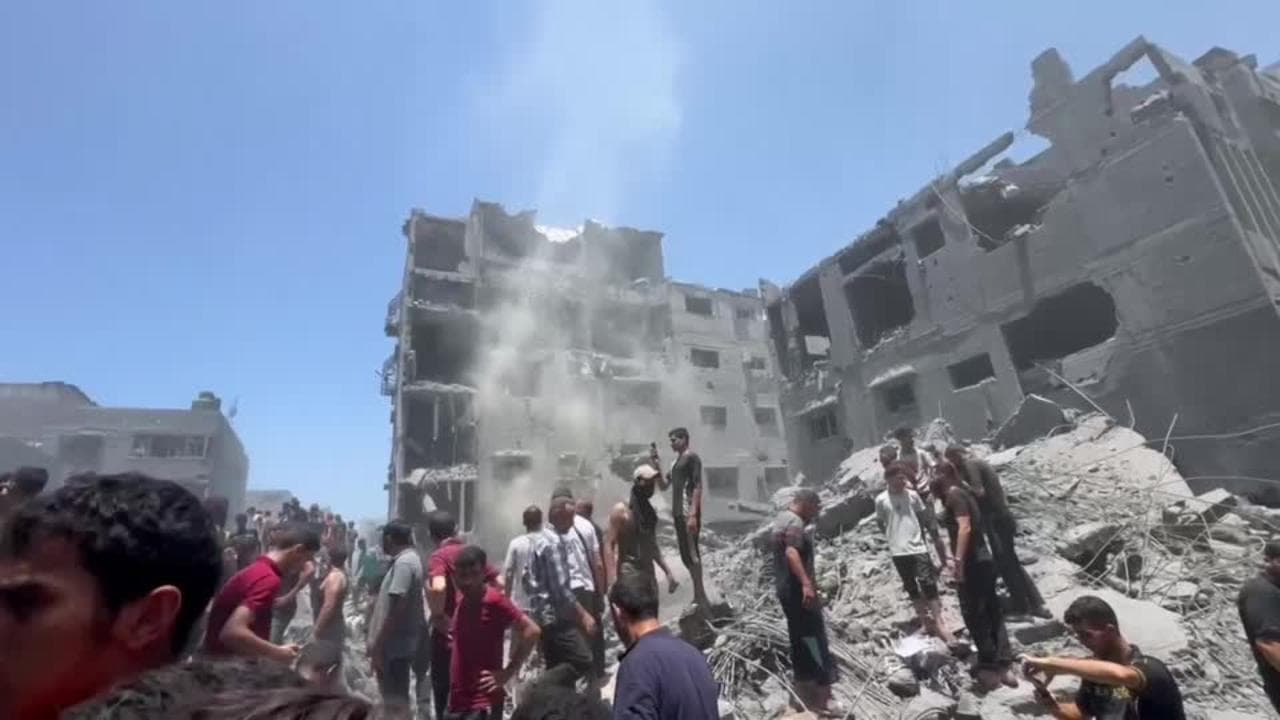 Gaza, raid Israele su campo profughi Shati, almeno 42 morti